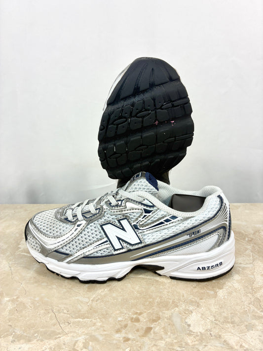 New Balance 740 WN Argent Blanc Size 34