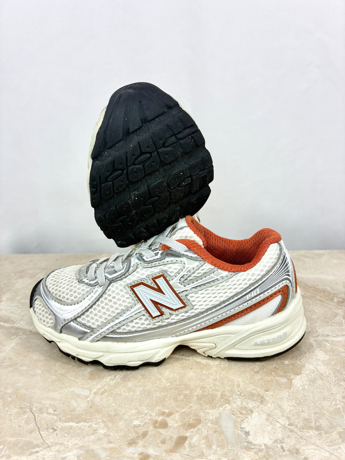 New Balance 740 32G Orange Silver Size 28