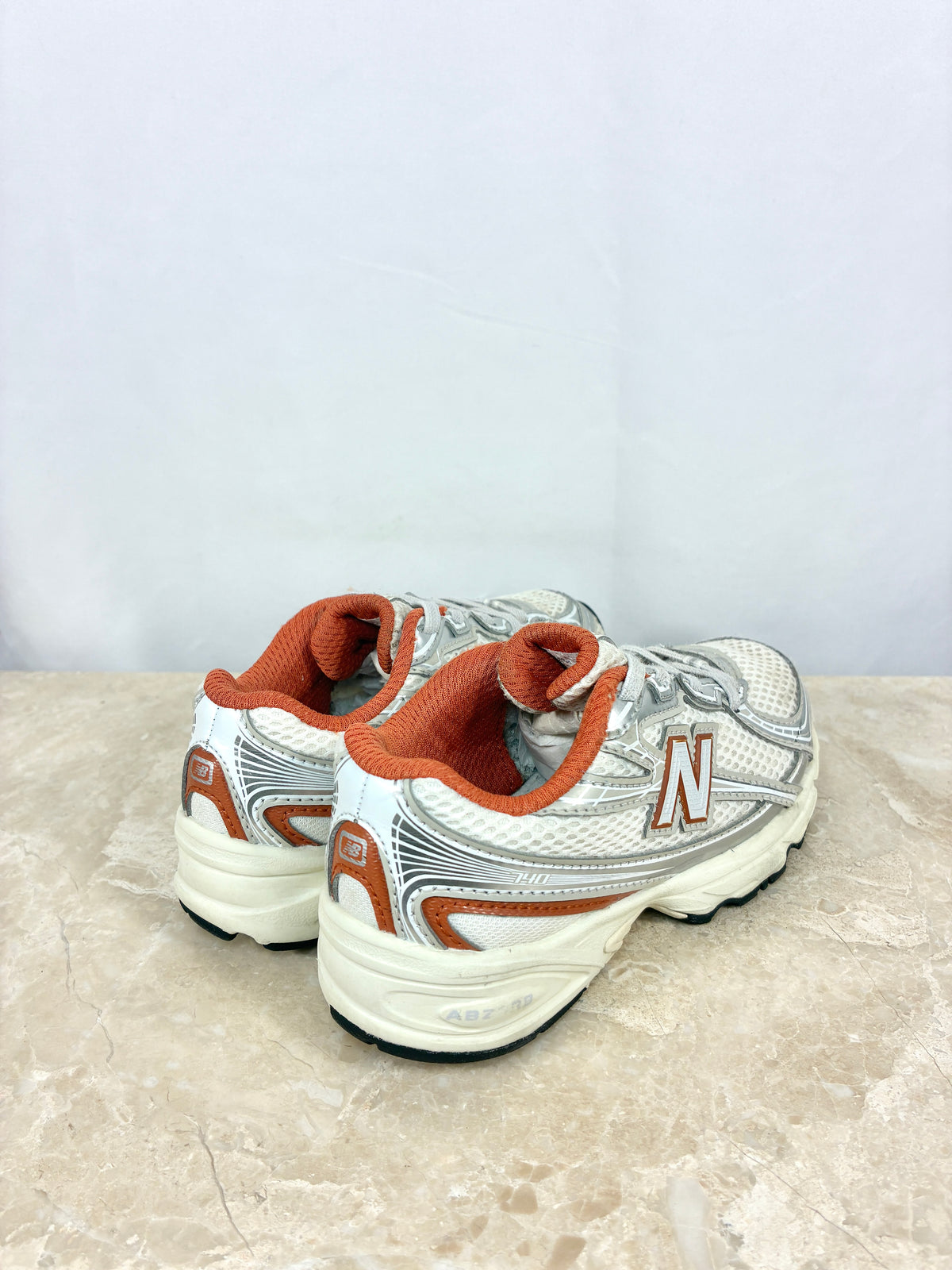 New Balance 740 32G Orange Silver Size 28