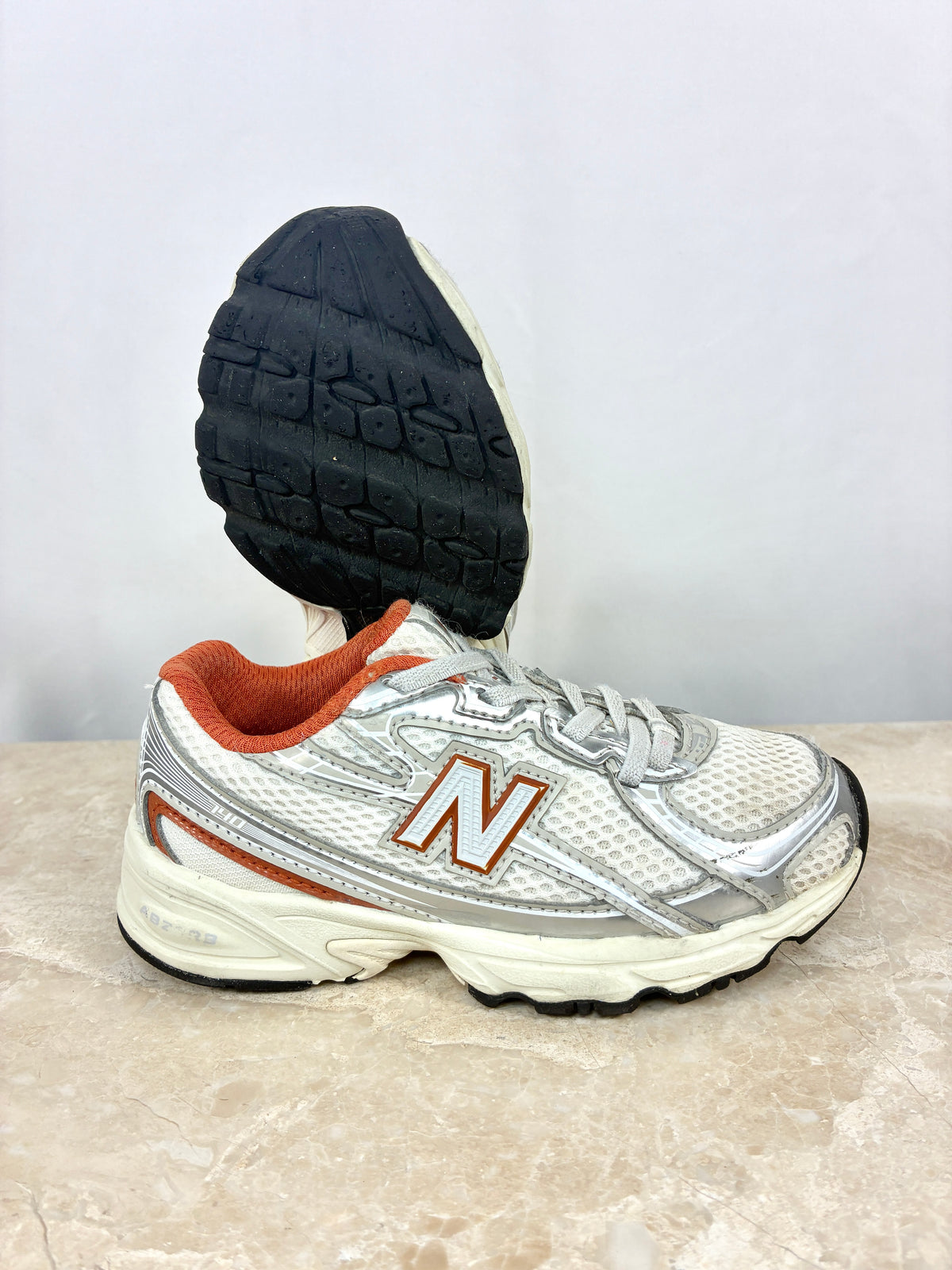 New Balance 740 32G Orange Silver Size 28
