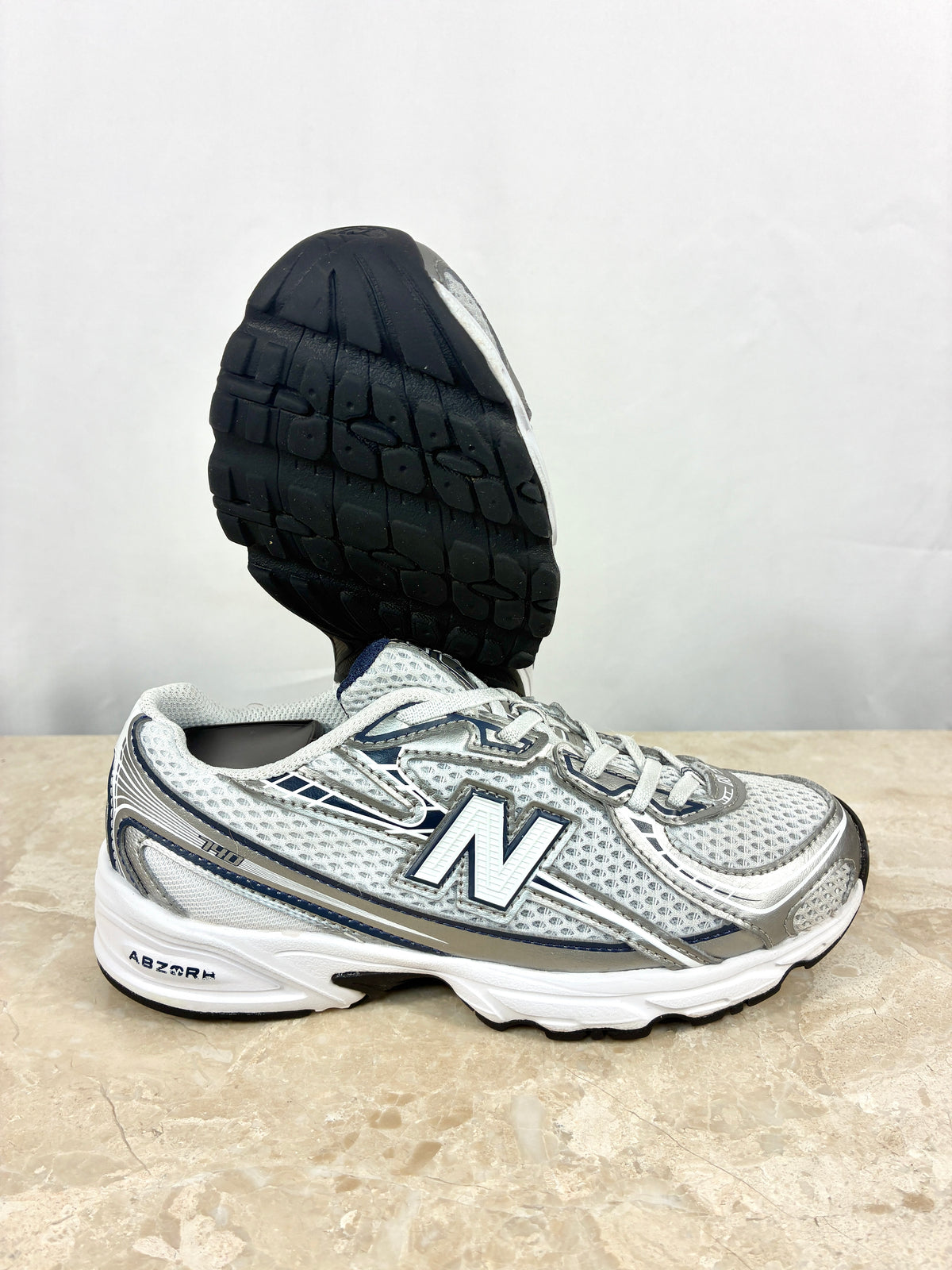 New Balance 740 WN Argent Blanc Size 34